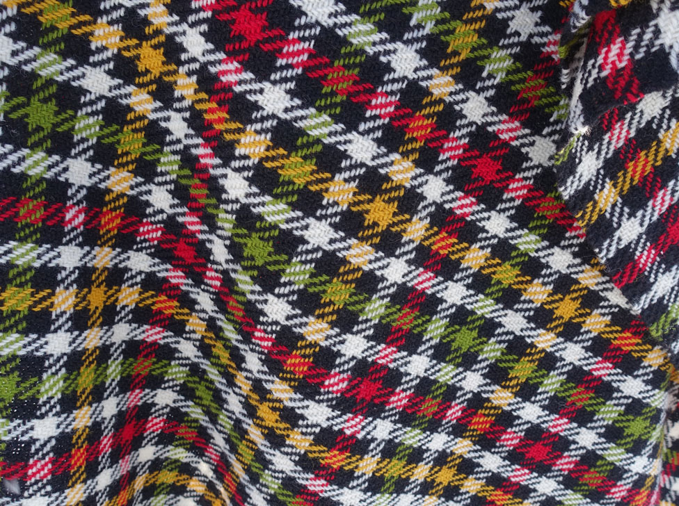 Halliste sõba, Paistu sõba, villane ruuduline õlakate. - Image 2