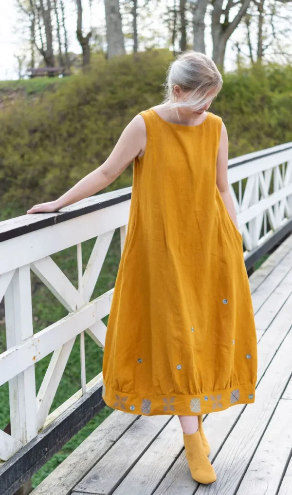 Linane maksikleit Boho stiilis tumekollane S/M